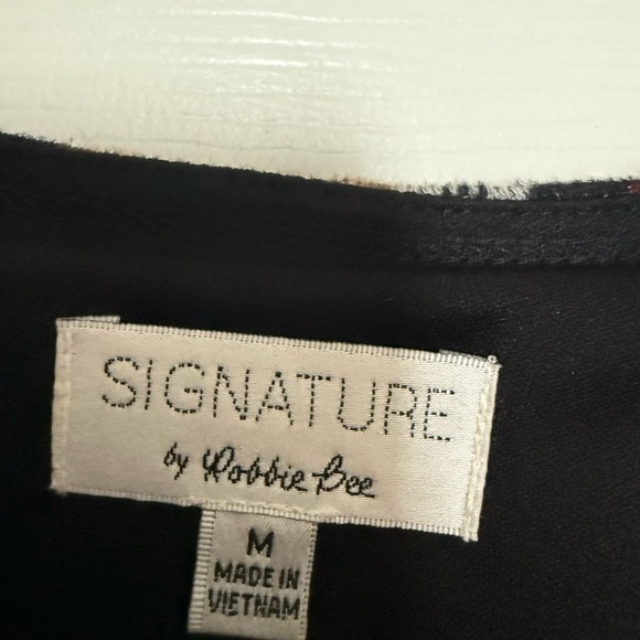 Signature by Robbie Bee Black and Burgundy Floral Dress / fully lined / size M - Picture 5 of 5